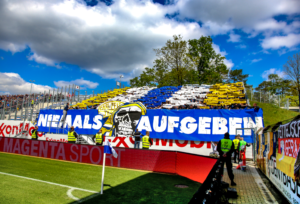 Mehr über den Artikel erfahren Zuschauerzahlen und Auswärtsfahrer: 33. Spieltag (1./2. Liga), 37. Spieltag (3. Liga)