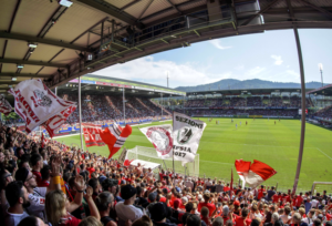 Mehr über den Artikel erfahren 1. Liga: Zuschauerzahlen und Auswärtsfahrer des 3. Spieltag