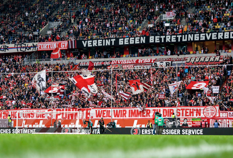 Du betrachtest gerade 1. Liga: Zuschauerzahlen und Auswärtsfahrer des 6. Spieltag