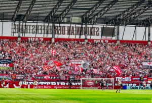 Mehr über den Artikel erfahren 3. Liga 22/23: Zuschauer- und Auswärtsfahrerzahlen des 5. Spieltags