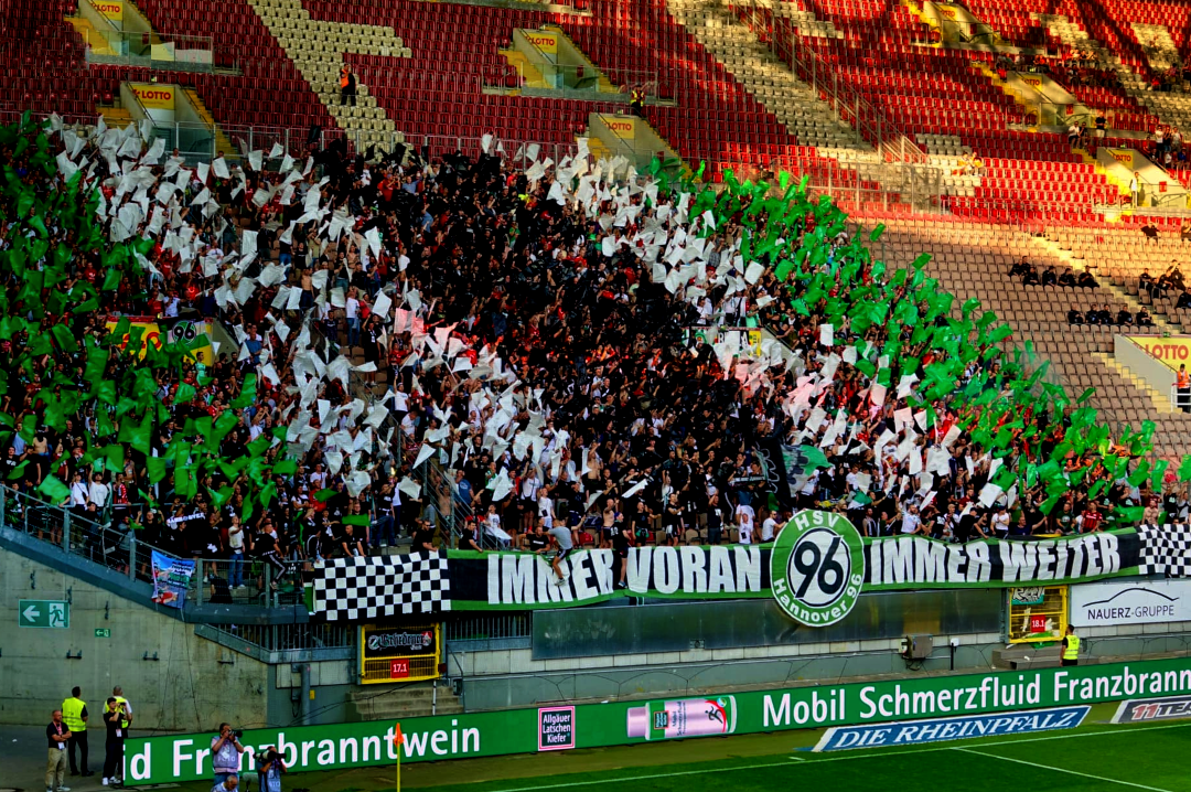 Hannover in Kaiserslautern. Foto: Unterwegs in Sachen Fußball