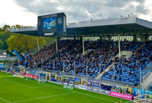 Mehr über den Artikel erfahren 3. Liga 22/23: Zuschauer- und Auswärtsfahrerzahlen des 11. Spieltags