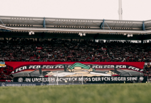 Mehr über den Artikel erfahren 2. Bundesliga 22/23: Zuschauer- und Auswärtsfahrerzahlen des 15. Spieltags