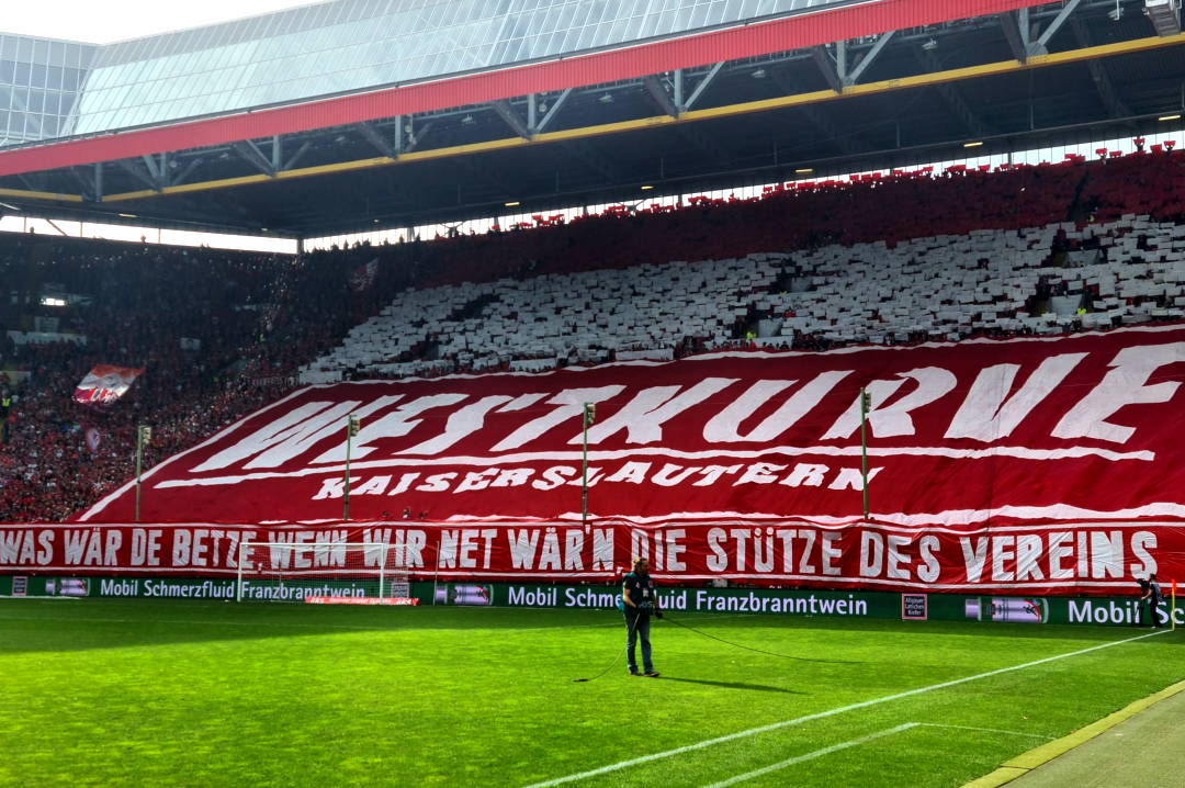 Kaiserslautern gegen Nürnberg. Foto: Twitter @rossikl