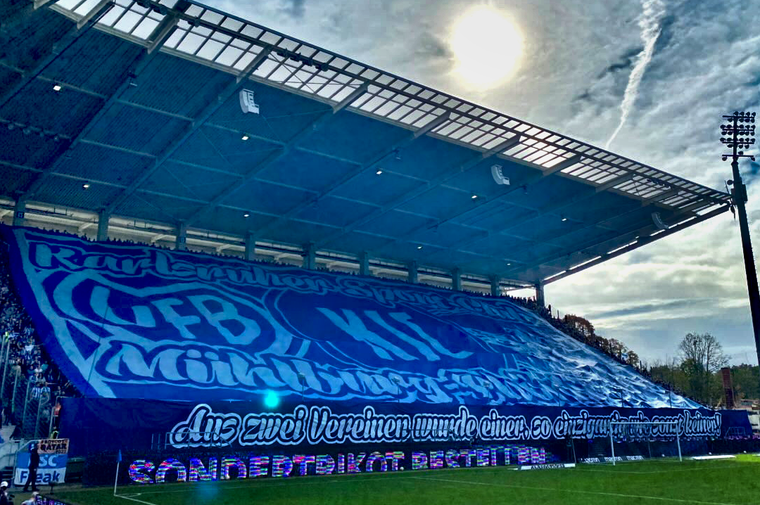 Karlsruhe gegen Düsseldorf. Foto: Instagram: @awaydayphotography