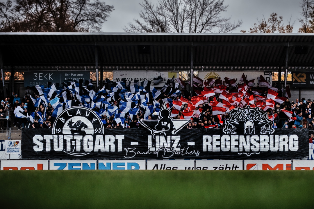 Stuttgarter Kickers gegen Holzhausen. Foto: Blaue Bomber 1995