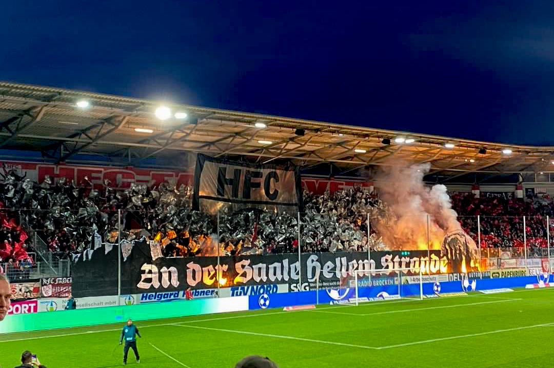 Halle gegen Duisburg. Foto: Instagram @s.zechi95