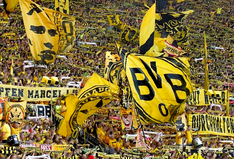 Du betrachtest gerade Bundesliga-Bilanz 22/23: Zuschauerschnitt, Stadionauslastung und ausverkaufte Heimspiele