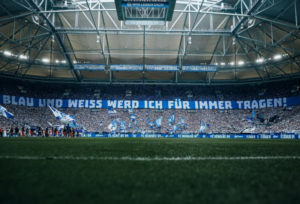 Read more about the article Schalke 04: Hinrunden-Heimspiele vorerst ausverkauft
