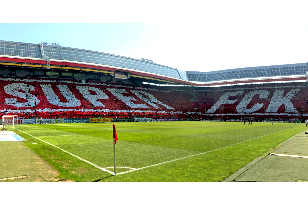 Kaiserslautern gegen Düsseldorf. Foto: Der Betze brennt