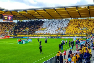 Mehr über den Artikel erfahren Über 11.500 Karten verkauft: Aachen auch im zweiten Heimspiel vor großer Kulisse