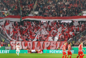 Mehr über den Artikel erfahren Erstmals seit August 2019: RB Leipzig mit vollem Auswärtsblock