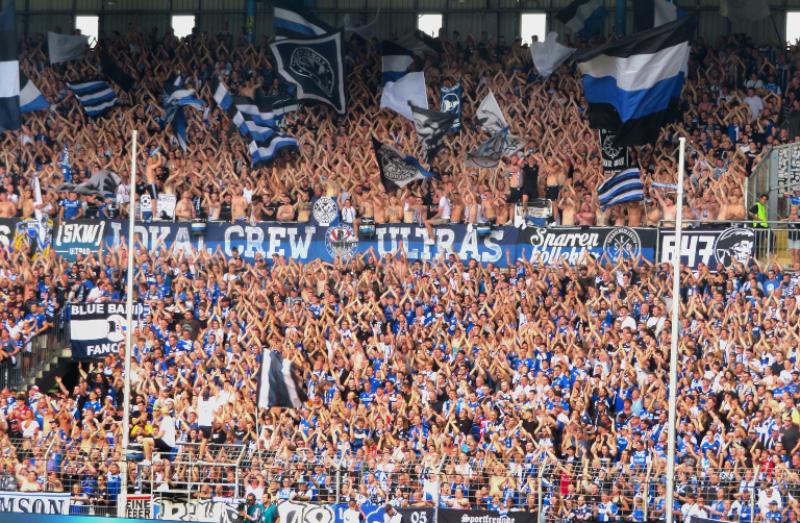 Bielefeld gegen den HSV vor ausverkauftem Haus