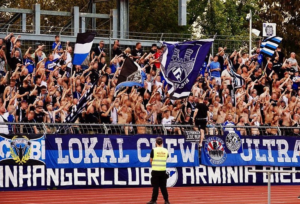 Read more about the article Arminia reist mit ihrem bislang größten Gästehang der Saison nach Duisburg