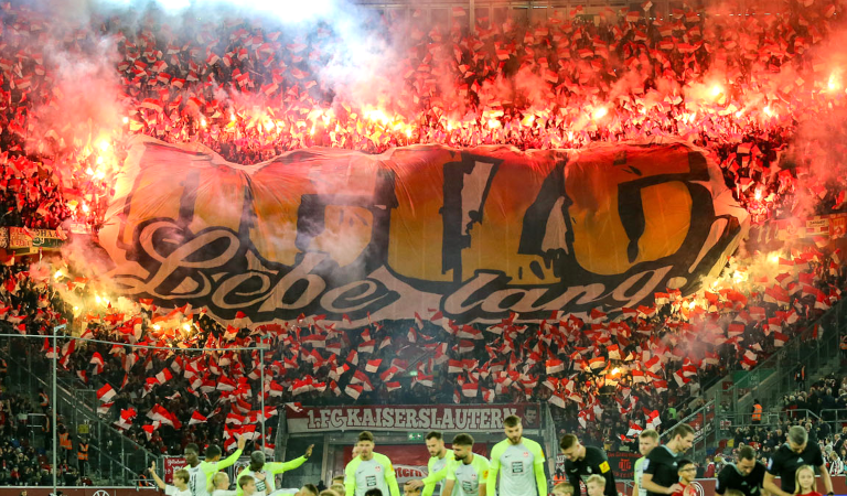 Die Fans des 1. FC Kaiserslautern in Düsseldorf.
