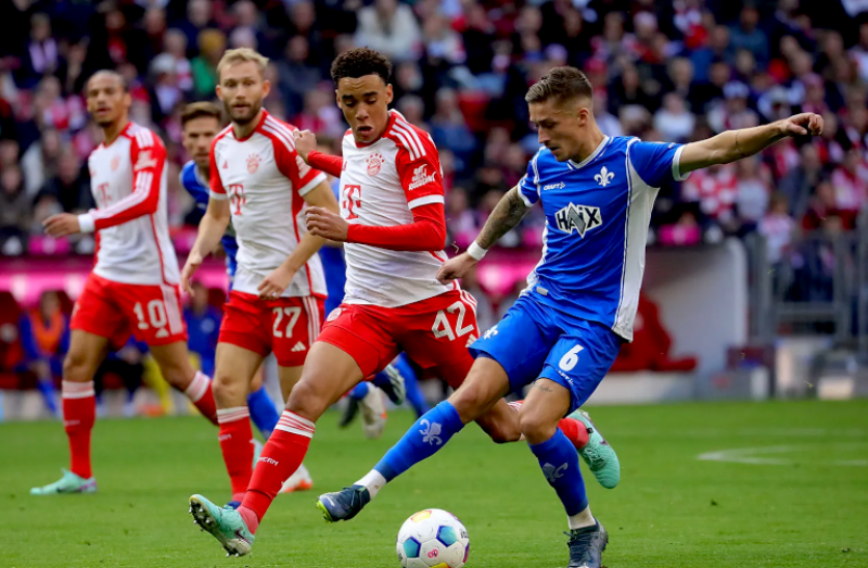 Drei Siege und 14:1 Tore: Die Bayern führen die Oktober-Tabelle der Bundesliga an