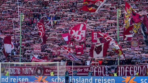 Kaiserslautern gegen Hannover zum zehnten Mal in Folge vor über 40.000 Zuschauern
