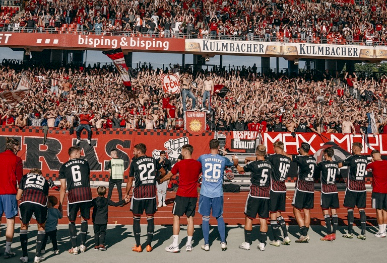 Du betrachtest gerade Der 1. FC Nürnberg führt die Oktober-Tabelle der 2. Bundesliga an