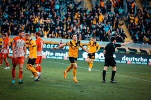 Mehr über den Artikel erfahren Mit über 30.000 Fans zum eingestellten Drittliga-Rekord