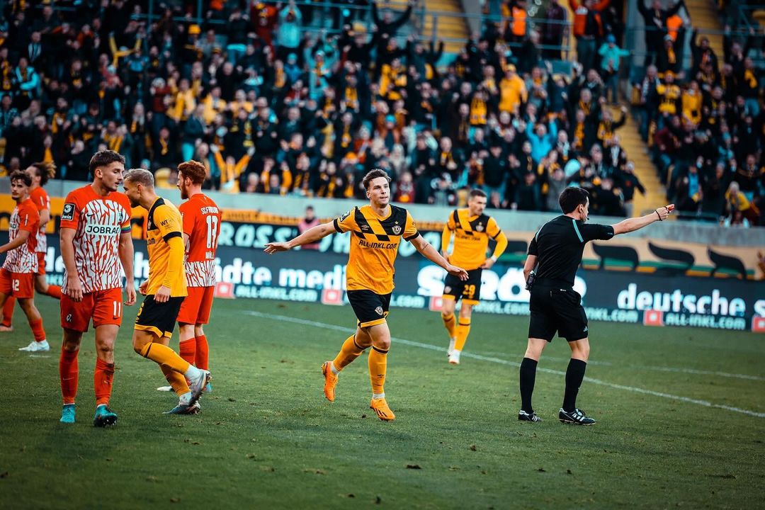 Du betrachtest gerade Mit über 30.000 Fans zum eingestellten Drittliga-Rekord