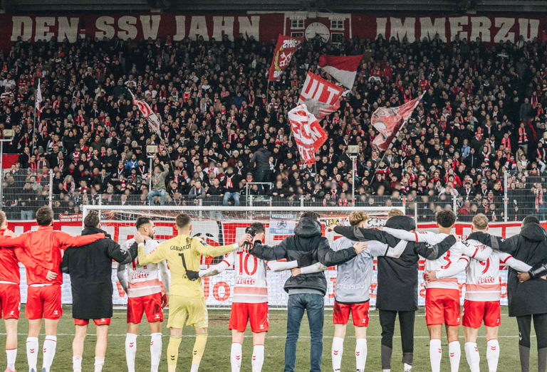 Du betrachtest gerade Regensburg und Verl mit voller Punktausbeute! Die November-Tabelle der 3. Liga