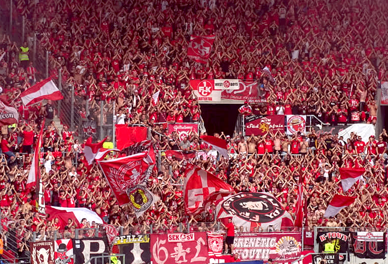 Du betrachtest gerade Viermal volles Haus: FCK startet vor vollen Rängen in das neue Jahr