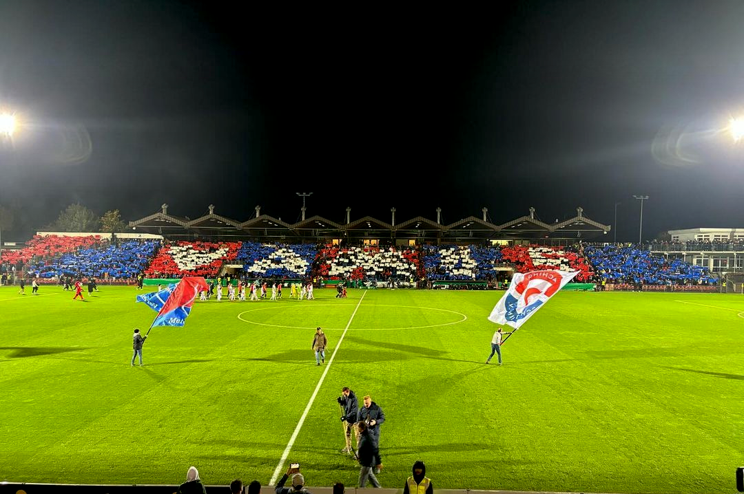Unterhaching gegen Düsseldorf 2/2. Foto: Instagram: @auswaertsbratwurst