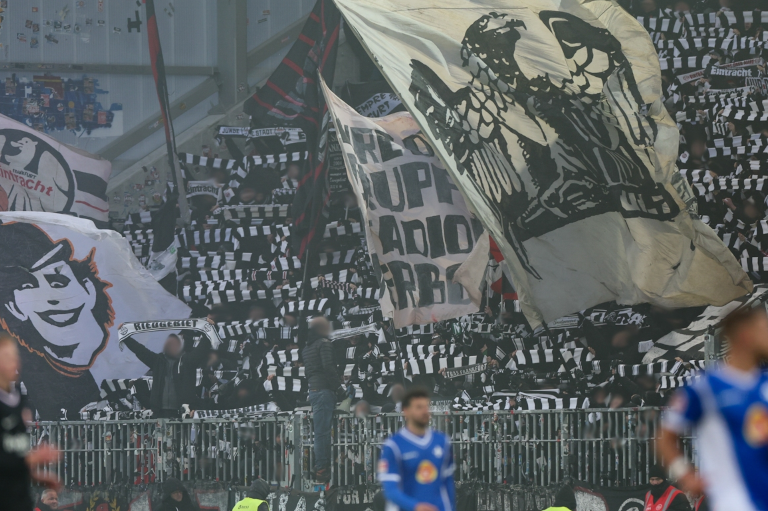 Du betrachtest gerade Zuschauer- und Auswärtsfahrerzahlen des 18. Spieltags der Bundesliga