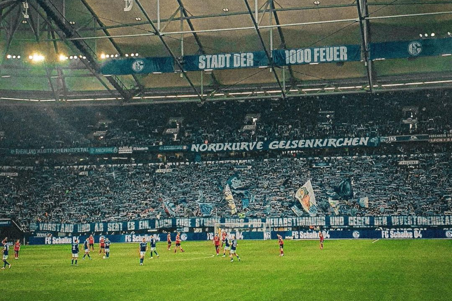 Du betrachtest gerade Schalke und Kaiserslautern führen das Dauerkarten-Ranking der 2. Bundesliga an