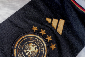 Mehr über den Artikel erfahren DFB wechselt 2027 zu Nike: Das sind die Ausrüster der Fußball-Weltmeister