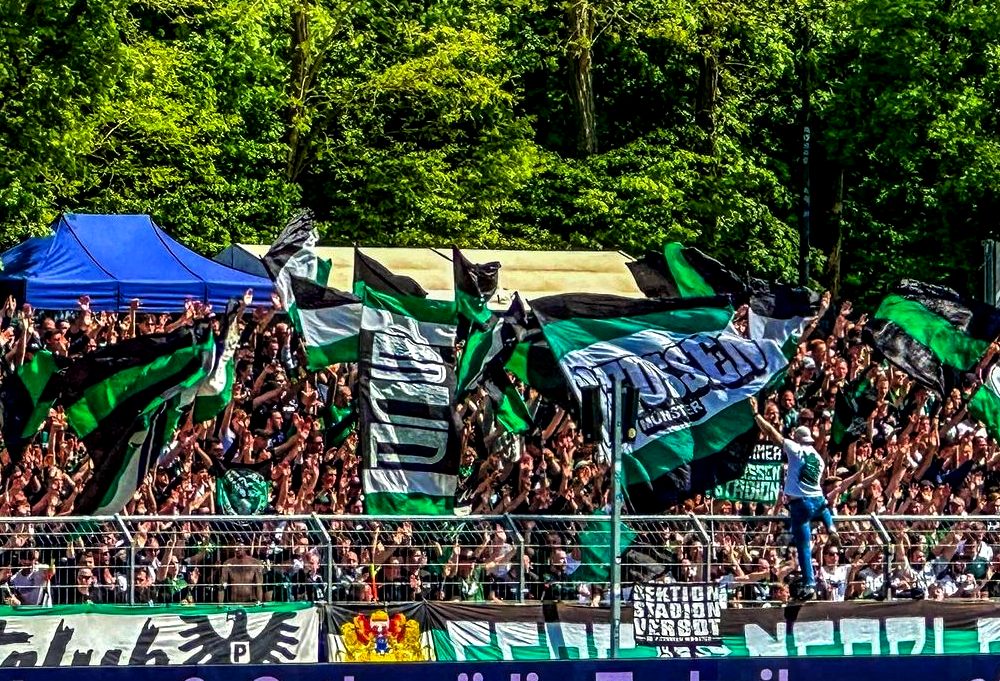 Du betrachtest gerade Zum ersten Ligaduell seit 60 Jahren: Münster reist mit vielen Fans zum HSV