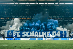 Mehr über den Artikel erfahren Schalke-Heimspiele in der Hinrunde vorerst komplett ausverkauft