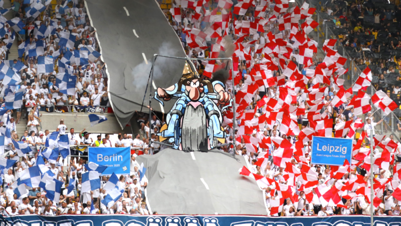 Holstein Kiel wird auch nach Köln von tausenden Fans begleitet