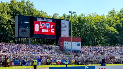 Fußballverrückte Revierklubs: Schalke und Duisburg sorgen für riesige Gästekulissen