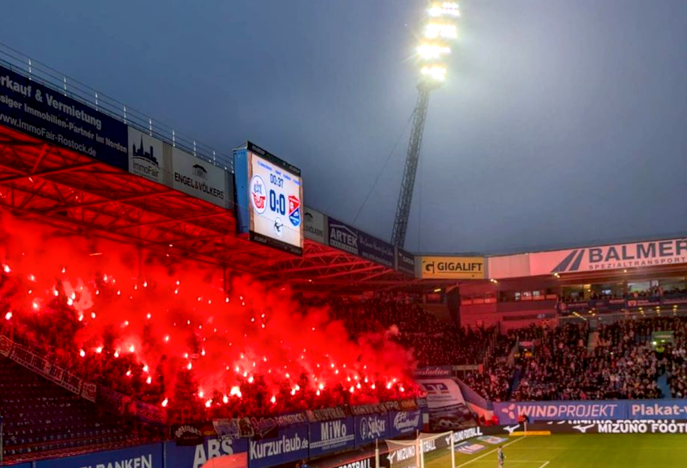 Du betrachtest gerade Hansa Rostock baut bei erstem Sieg Zuschauerrekord aus