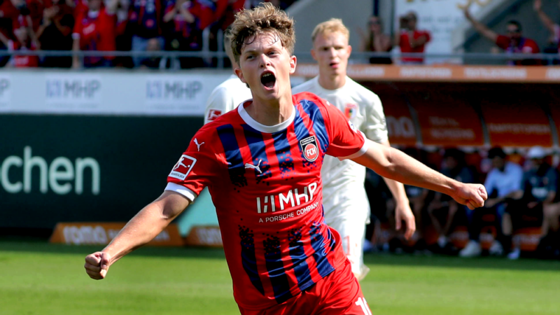 Heidenheim ist erstmals Tabellenführer der Bundesliga. Paul Wanner bejubelt seinen Treffer.