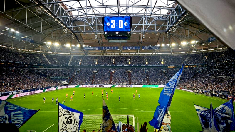 Auf Schalke gab es die größte Kulisse des Spieltags
