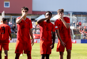 Mehr über den Artikel erfahren Regionalliga Bayern: FC Bayern II führt die Jahrestabelle an