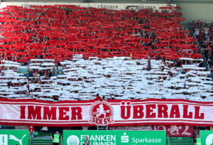 Mehr über den Artikel erfahren Kaiserslautern sorgt für zweitgrößte Kulisse in Fürth
