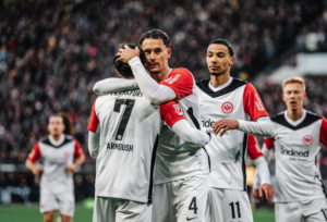 Mehr über den Artikel erfahren Eintracht Frankfurt überholt Schalke 04 in der Ewigen Tabelle