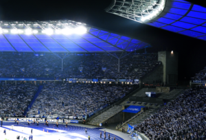 Mehr über den Artikel erfahren Nach Spiel in Berlin: HSV führt Auswärtsfahrertabelle an