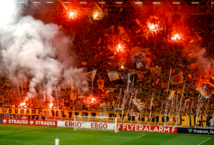 Mehr über den Artikel erfahren Pyrotechnik: 15 Vereine fordern Abschaffung von Verbandsstrafen