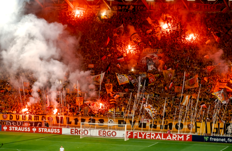 Pyrotechnik: 15 Vereine fordern Abschaffung von Verbandsstrafen