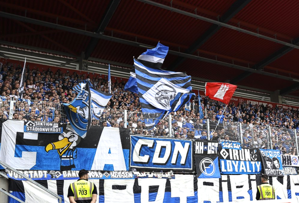 Du betrachtest gerade HSV-Fans sorgen für erstes ausverkauftes Spiel in Regensburg