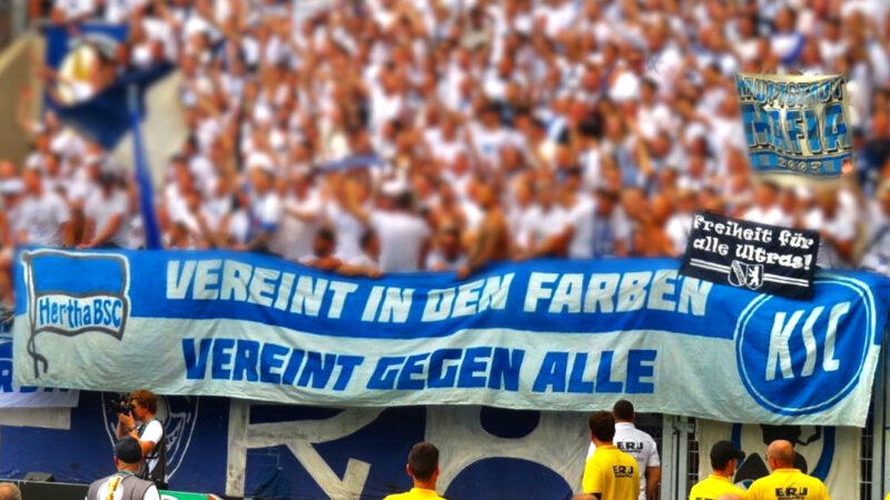 Die Fans des KSC und Berlin pflegen eine Fanfreundschaft.