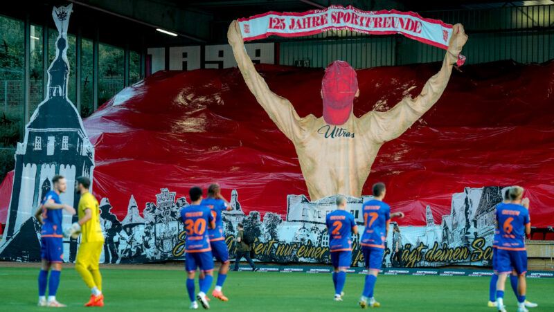 Arminia Bielefeld sorgt für größte Kulisse in Siegen seit 14 Jahren