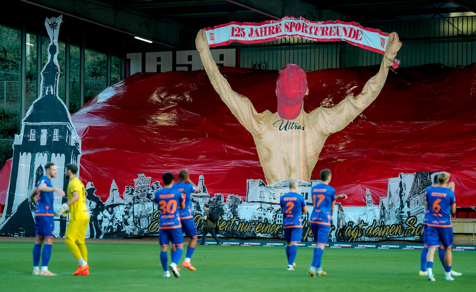 Du betrachtest gerade Arminia Bielefeld sorgt für größte Kulisse in Siegen seit 14 Jahren