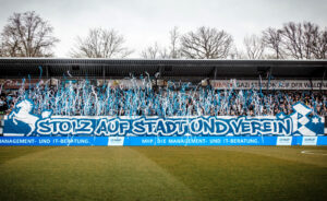 Mehr über den Artikel erfahren Stuttgarter Kickers vor größter Saisonkulisse gegen Offenbach