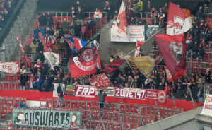 Mehr über den Artikel erfahren Halbleerer Gästeblock beim Halbfinale von RB Leipzig in Stuttgart