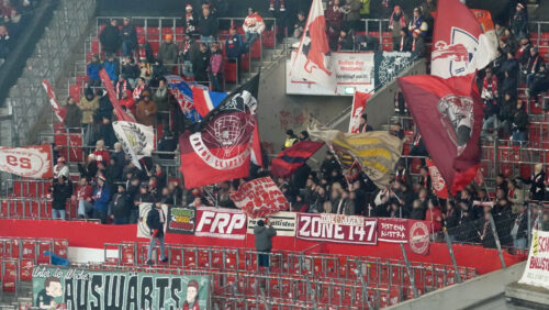 Halbleerer Gästeblock beim Halbfinale von RB Leipzig in Stuttgart